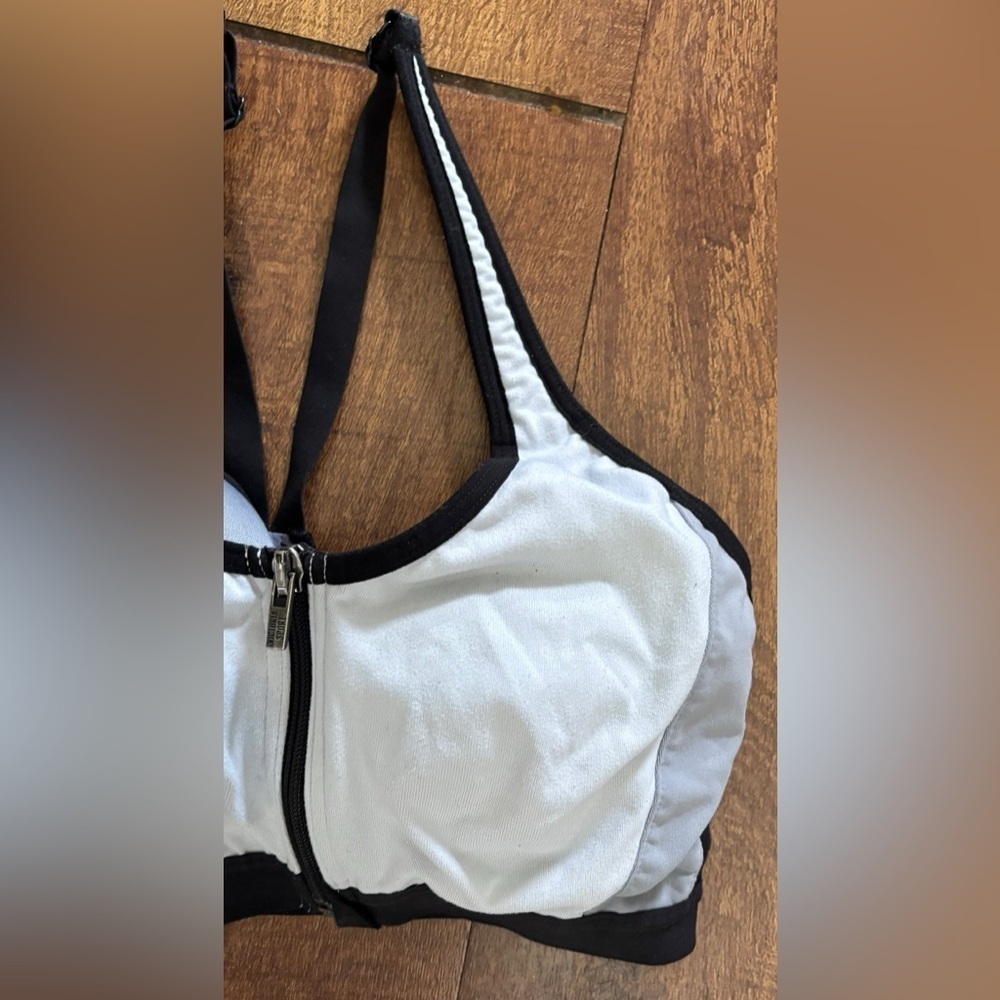 Victoria’s Secret sport knockout front close sports bra sz 32D - Picture 4 of 8